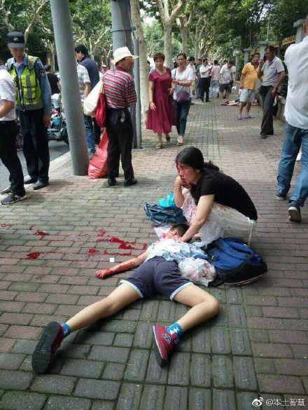【突发】上海徐汇世外小学门口3名小学生被严